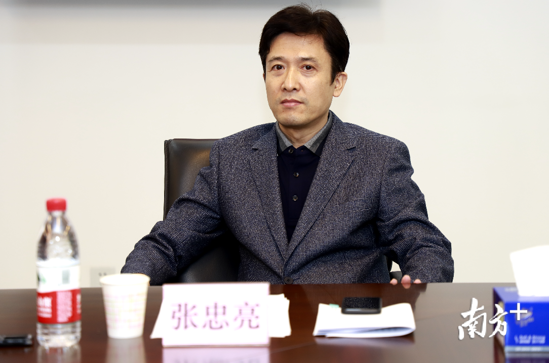 深圳市文联党组成员、副主席张忠亮 深圳市文联党组成员、副主席张忠亮