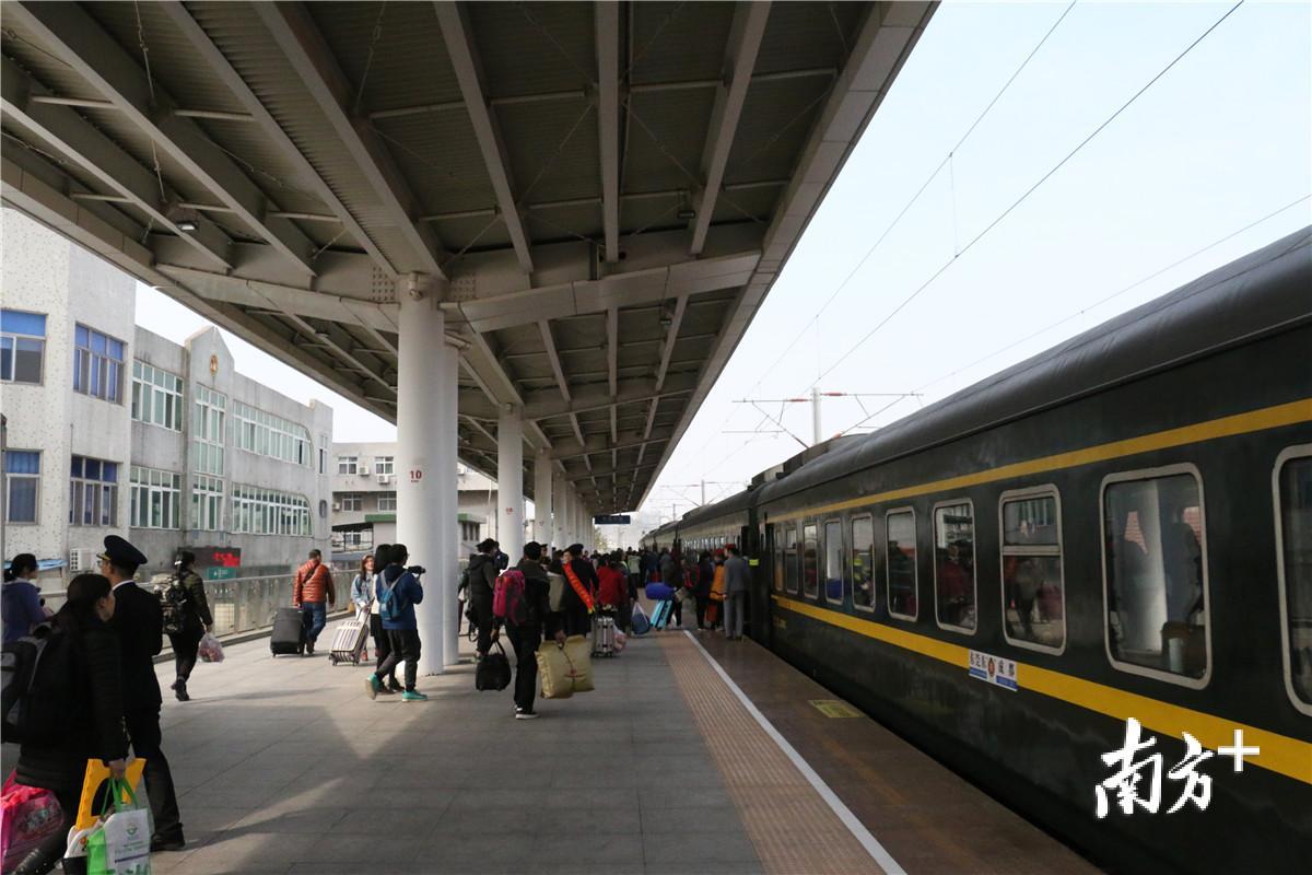东莞东站部分列车等级提高，始发站和终到站有调整_南方plus_南方+