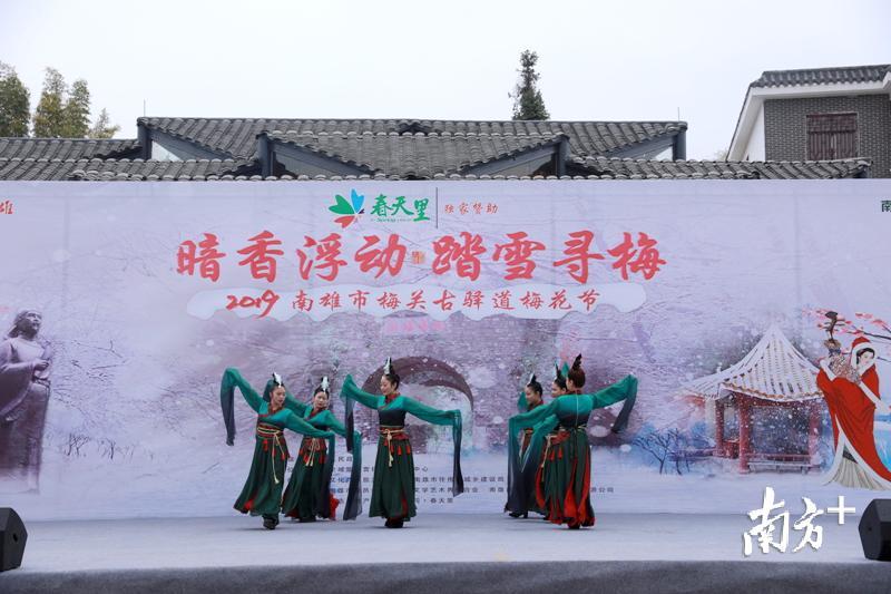 《采薇》古风舞蹈表演