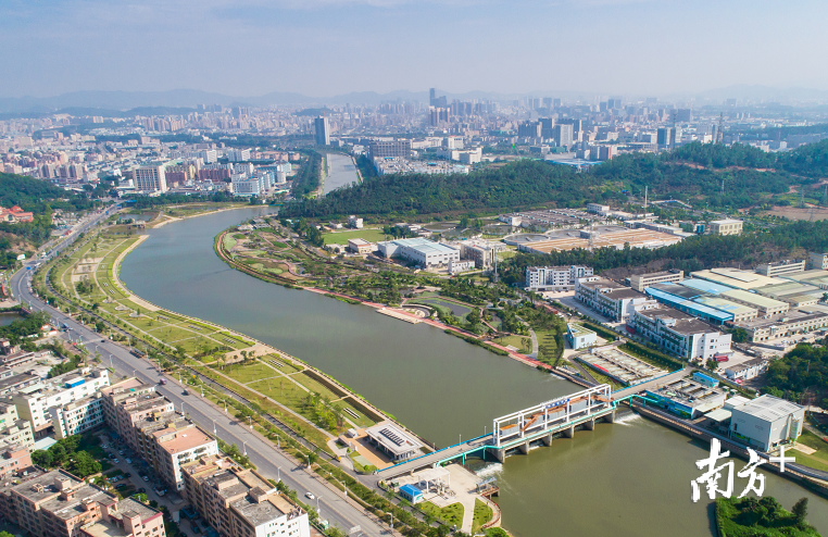 茅洲河。南方日报记者 何俊 摄 茅洲河。南方日报记者 何俊 摄