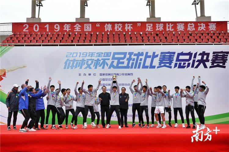12月16日，2019年全国“体校杯”足球比赛总决赛在清远恒大足球学校举行。梁素雅 摄