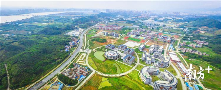 广东省职业教育城。 记者 曾亮超 摄