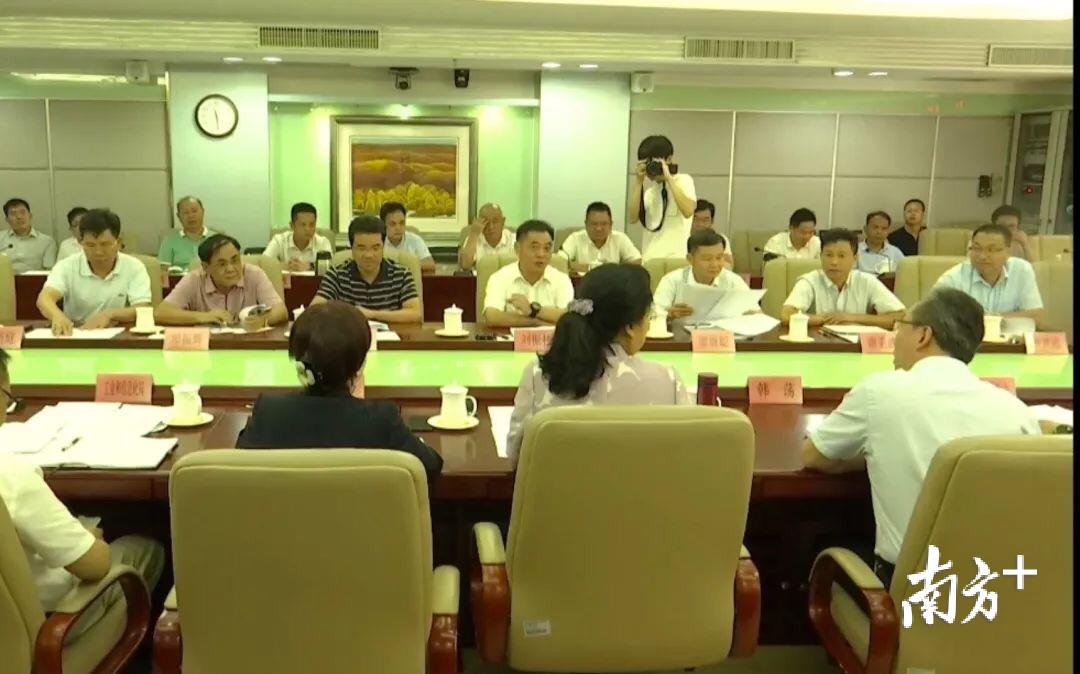 紫金县委书记刘振林、县长廖继聪率队到深圳拜访深圳市龙华区委区政府。（资料图片）