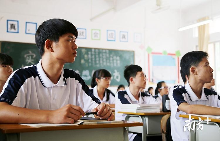 连州学子享受到广州优质教育.图为"荔湾区广州一中实验班".