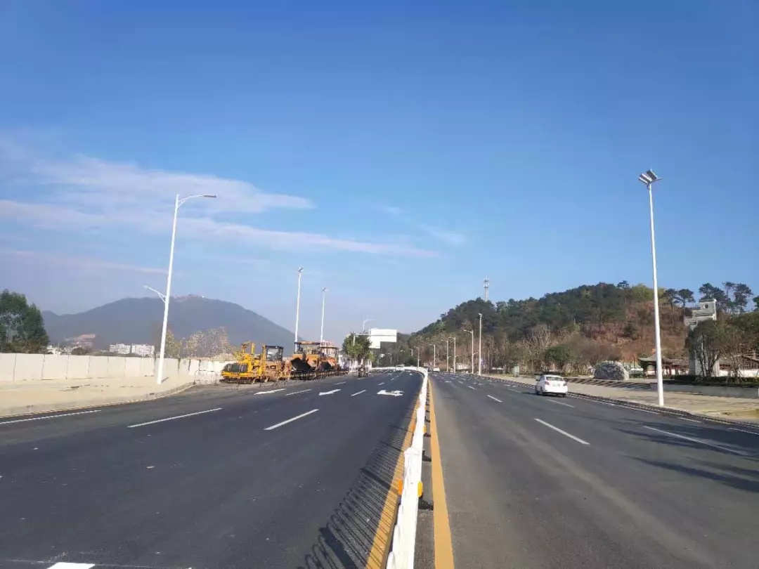已经完成主路面提升改造的路段。