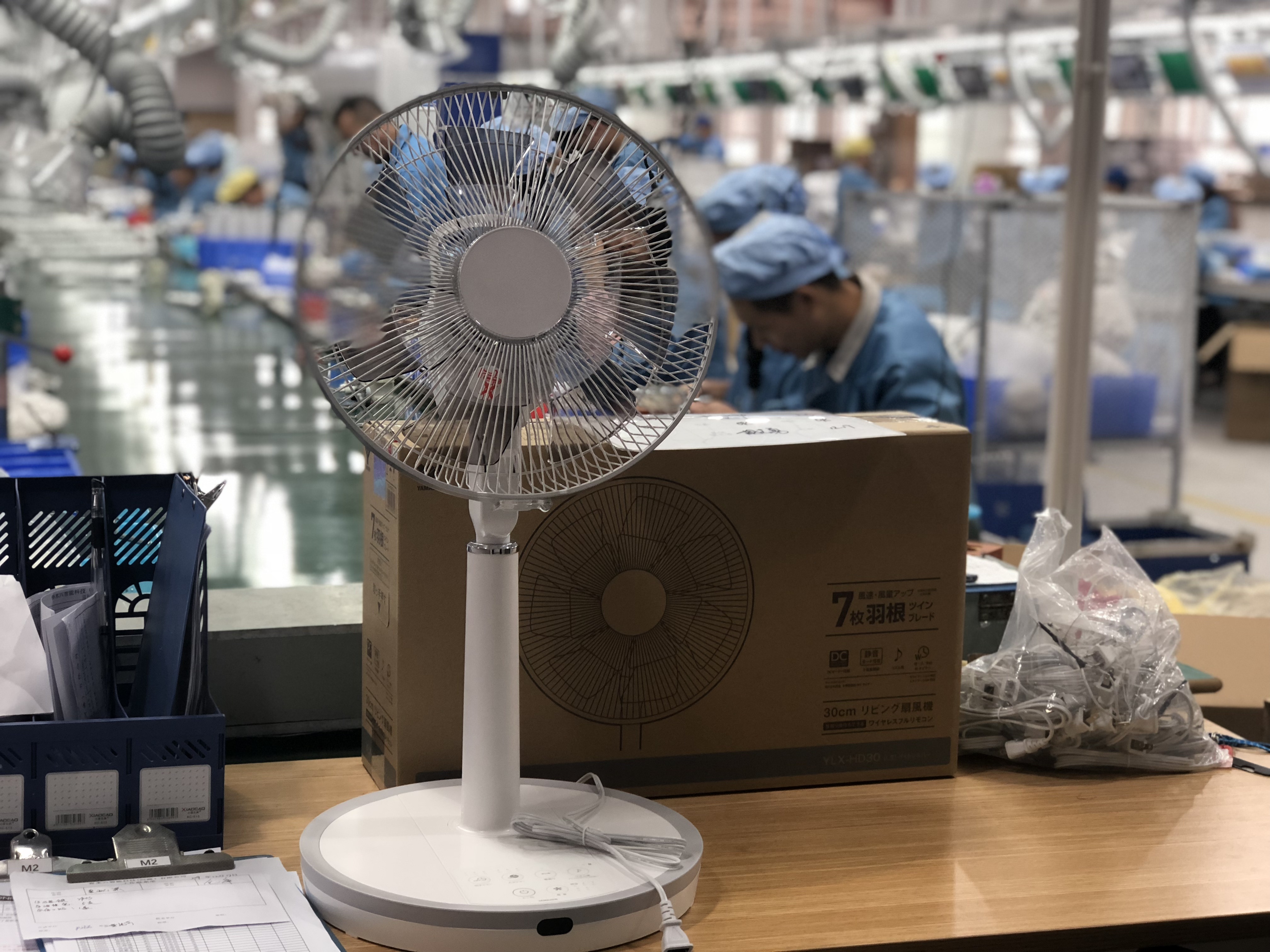春米六智能科技的厂房里，一个个小家电被组装起来等待销售。