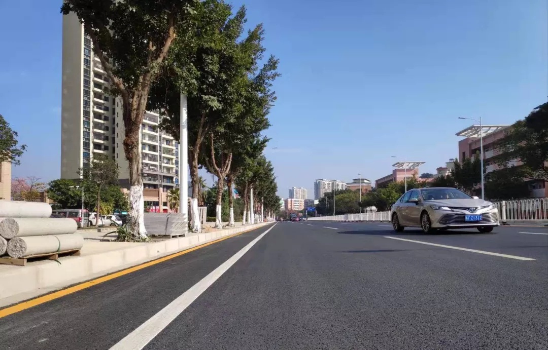 已经完成主路面提升改造的路段。