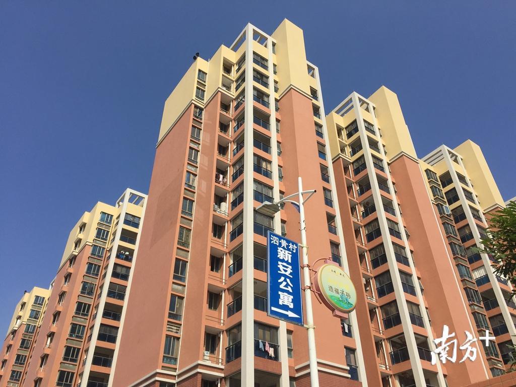 泗黄村第六网格——新安公寓率先推广使用潮南智慧党建平台。