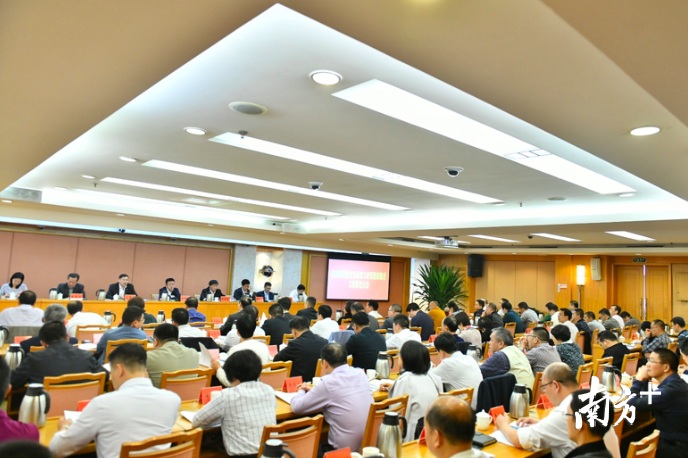 1月6日,佛山市南海区召开提速加力村级工业园整治提升工作推进大会,全面启动村级工业园升级改造攻坚战。戴嘉信 摄 1月6日,佛山市南海区召开提速加力村级工业园整治提升工作推进大会,全面启动村级工业园升级改造攻坚战。戴嘉信 摄