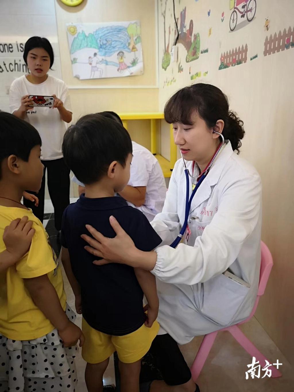 汕大附一院开展“六一”爱心行活动，免费为先心病患儿提供救治。