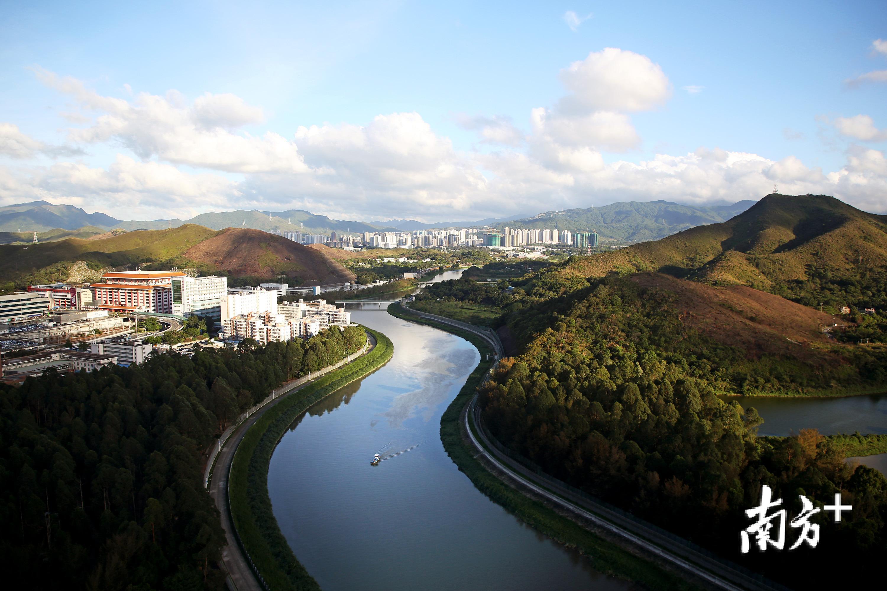 几年前,深圳还存在大量黑臭难闻的河流,水污染是这座全国经济中心城市