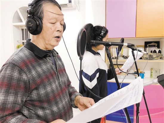 歌曲《垃圾分类齐做好》录制现场。 