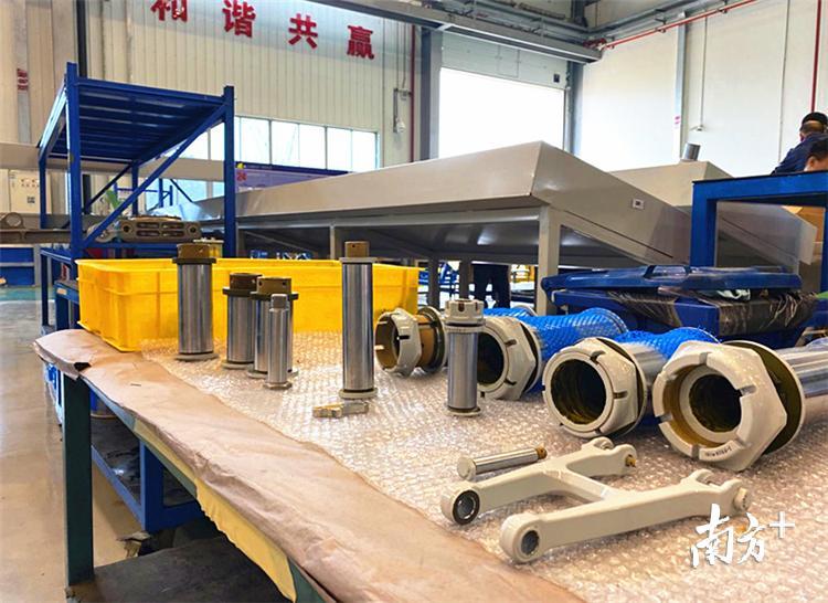 起落架组件。贺欢摄 起落架组件。贺欢摄