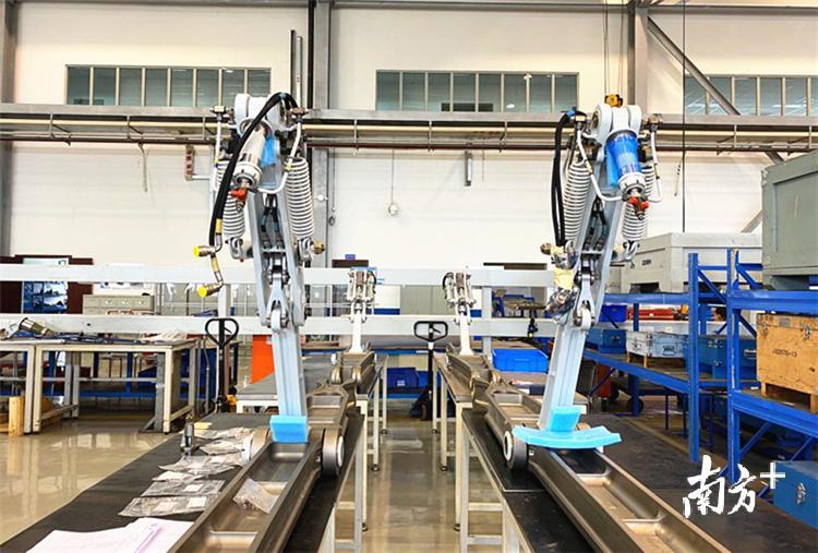 起落架部件。贺欢摄 起落架部件。贺欢摄