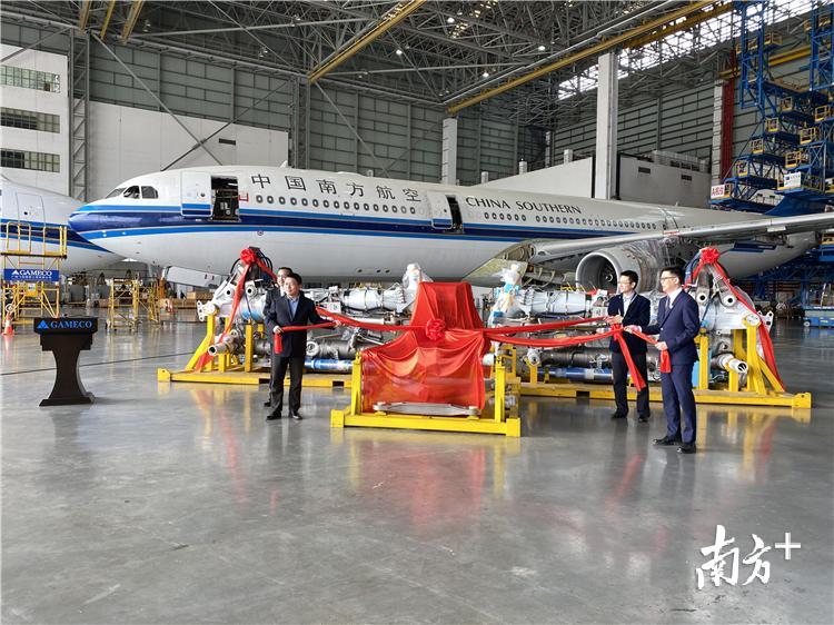 飞机起落架交付现场。贺欢摄 飞机起落架交付现场。贺欢摄