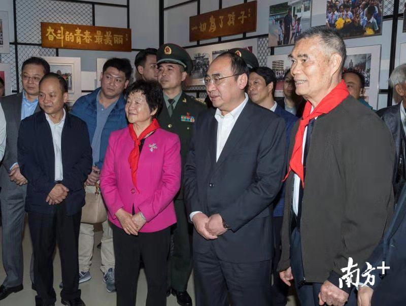 重温战斗英雄麦贤得的英勇事迹。