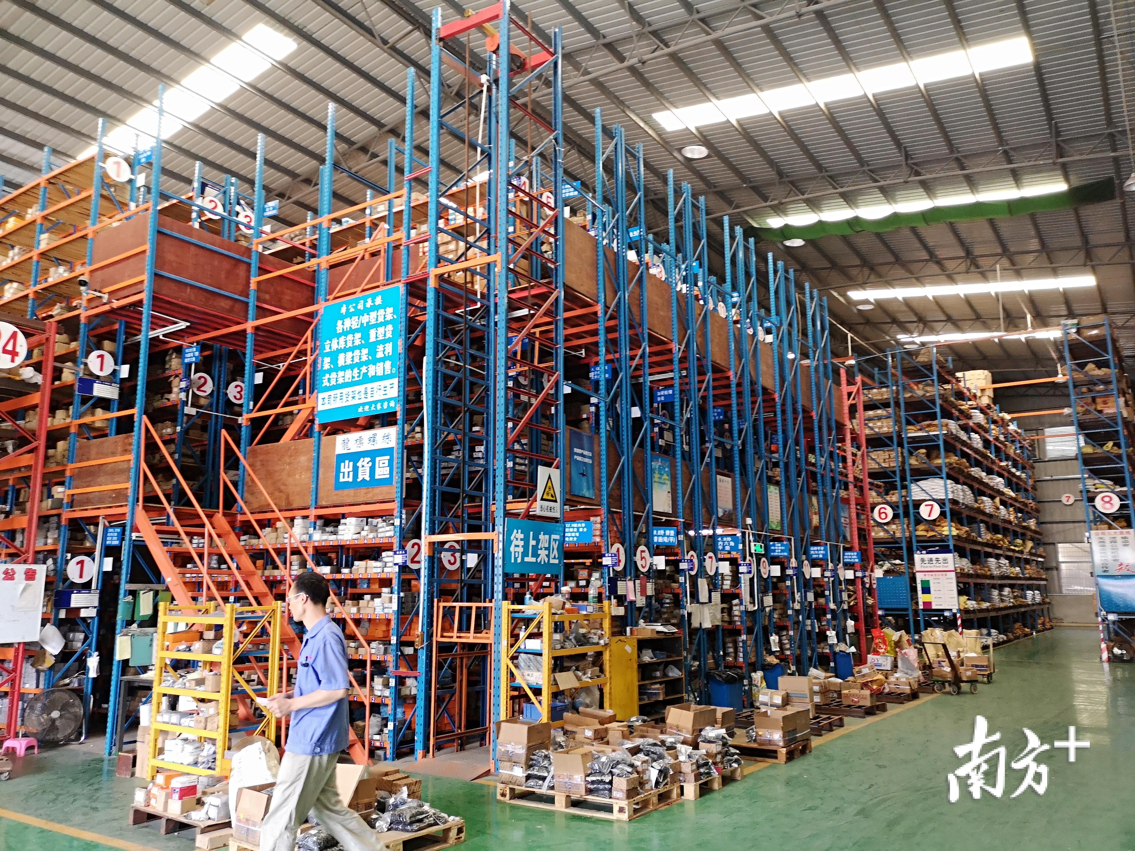 詹立在南海狮山开设的工厂,其生产的货架将运往肯尼亚,满足当地企业