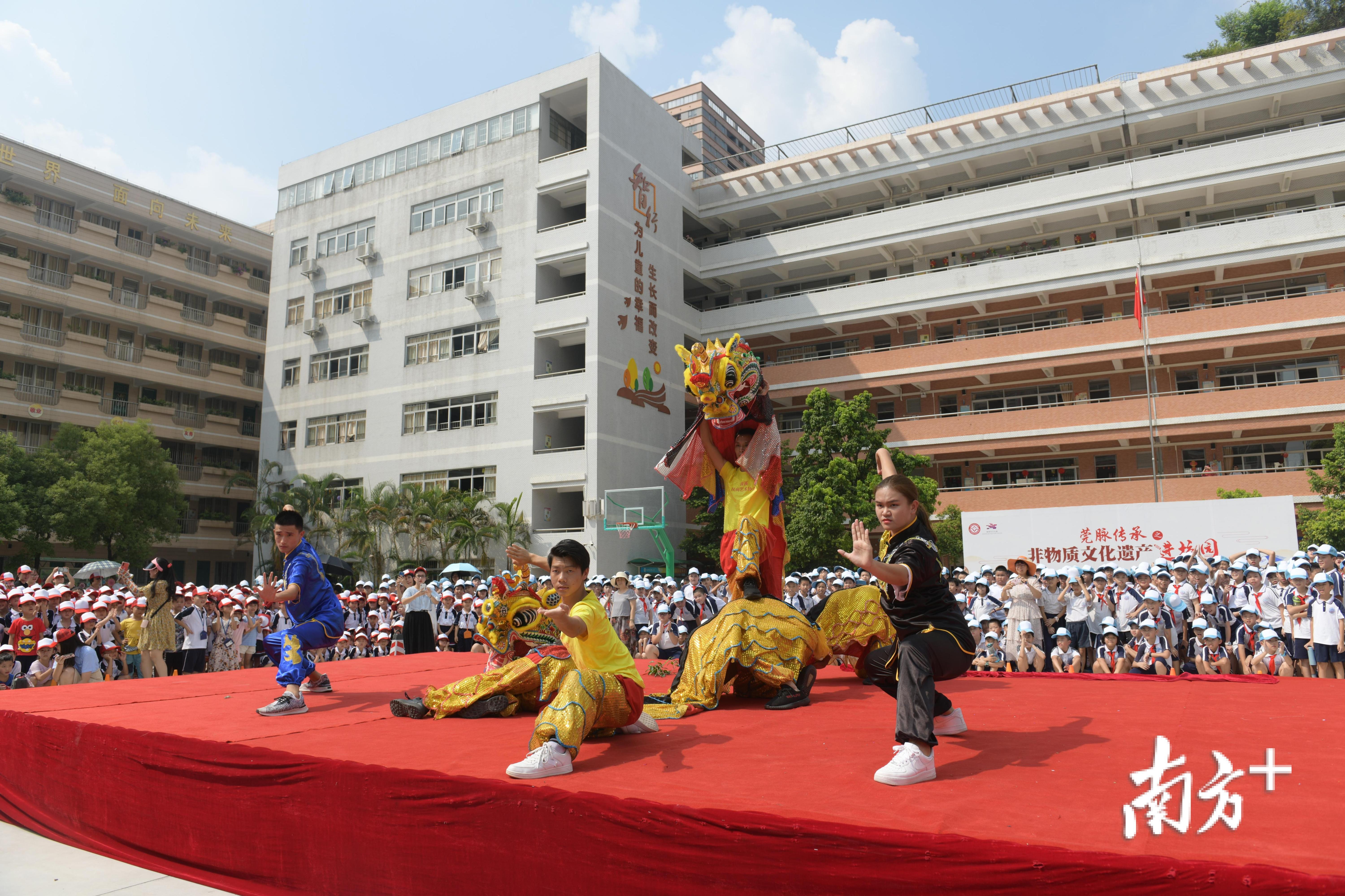 “非遗进校园”走进莞城实验小学。受访单位供图