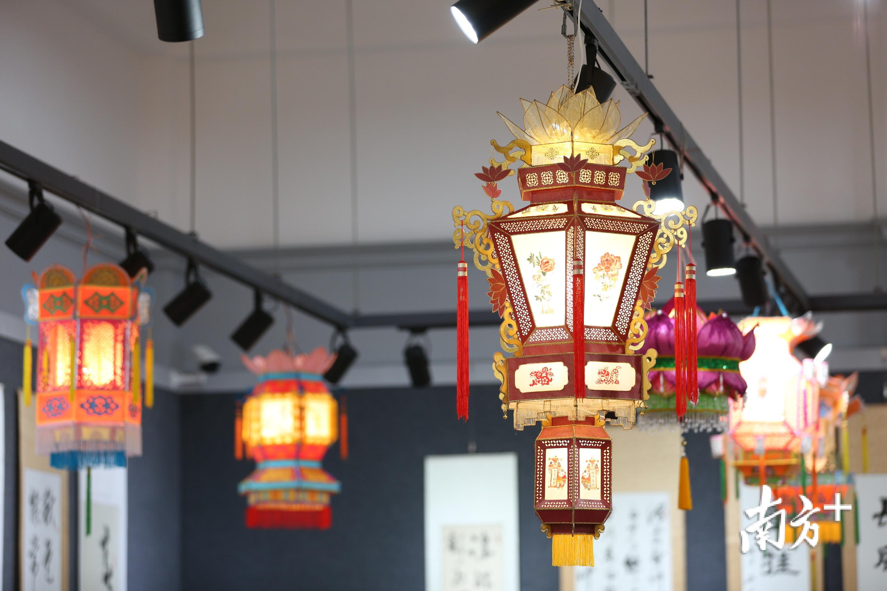 人民公园内的莞城手工花灯展。刘中 摄