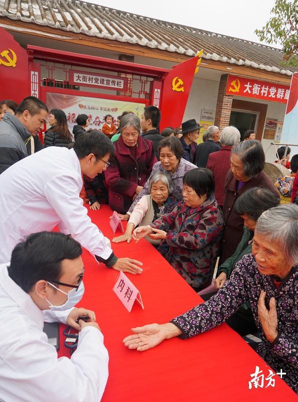 义医义诊现场。 义医义诊现场。