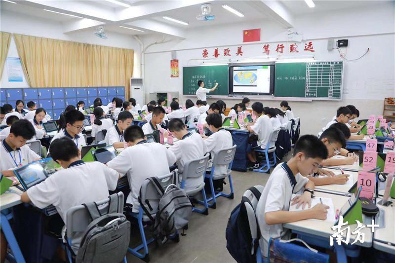 东华初级中学课堂。资料图 孙俊杰 摄 东华初级中学课堂。资料图 孙俊杰 摄