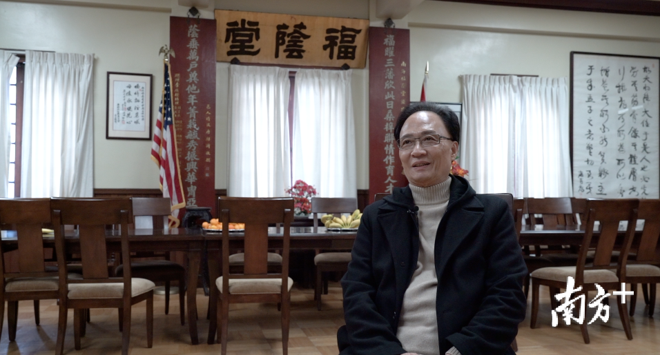 1986年关家澄与妻子定居旧金山，从事红木家具生意。