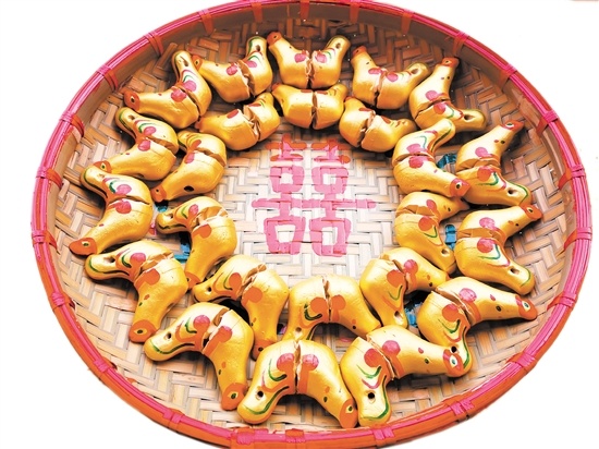 镇濠泥鸡成品。(图由冯永勇提供) 镇濠泥鸡成品。(图由冯永勇提供)