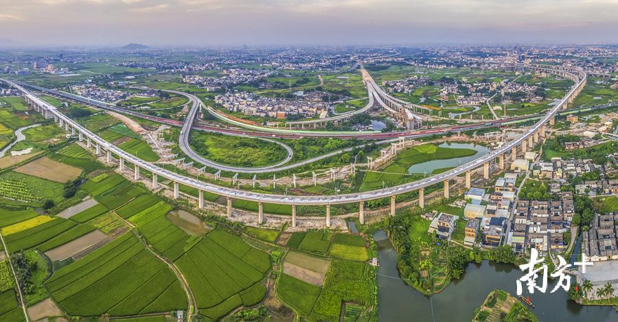 潮州交通网络逐步完善。 温亿中 摄 潮州交通网络逐步完善。 温亿中 摄