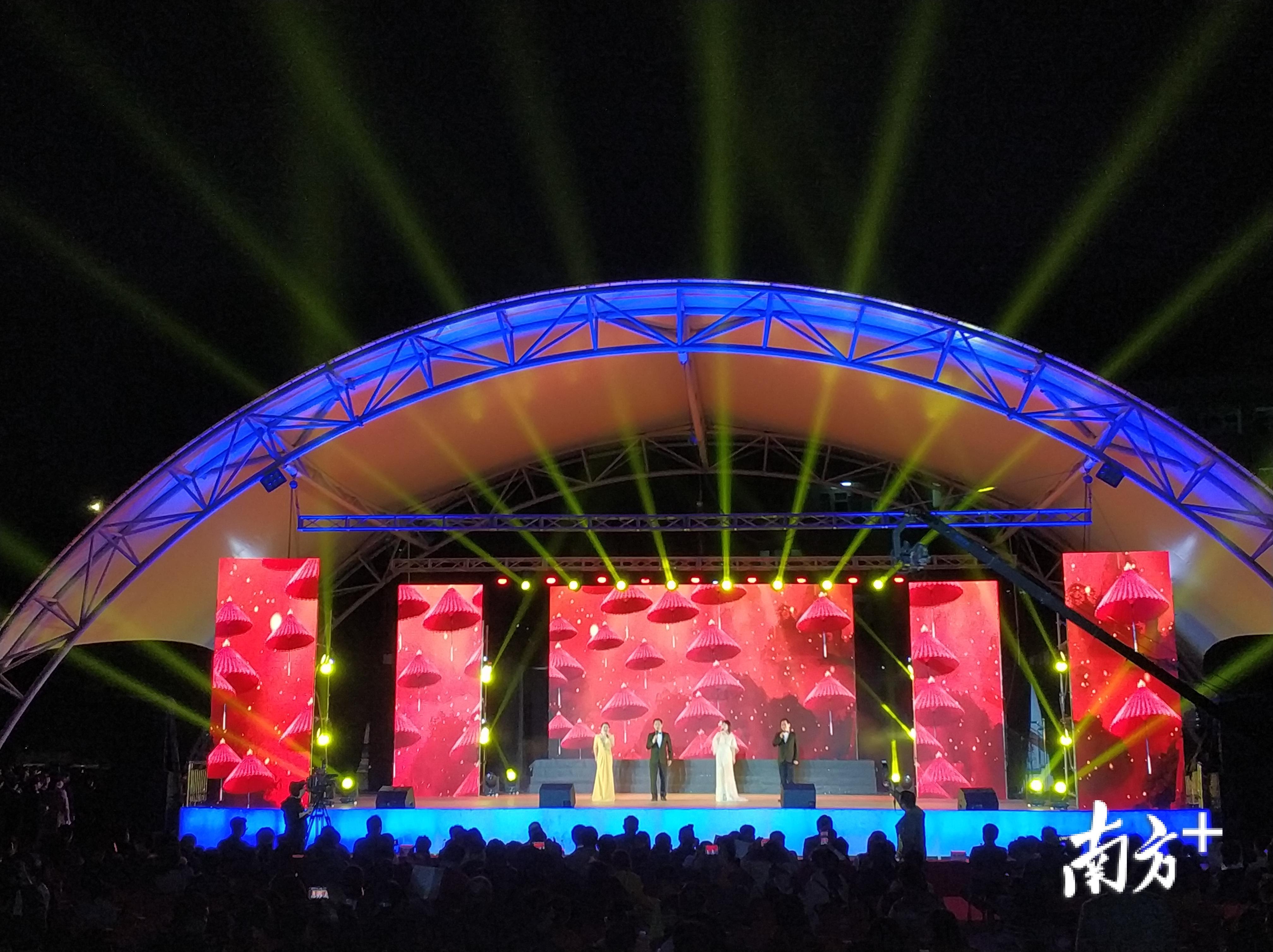 黄江镇平安文化年文艺晚会。 黄江镇平安文化年文艺晚会。