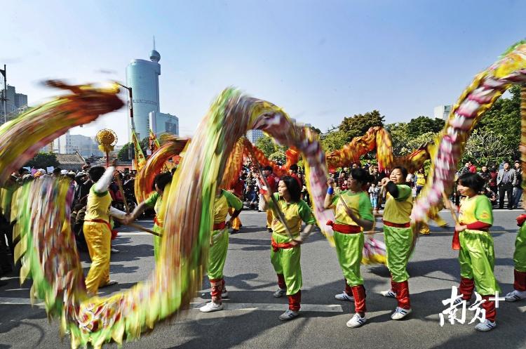 2013年12月，中国梦·岭南情第五届中国（禅城）岭南年俗欢乐节上一系列的文化大餐接踵而来。南方日报记者 戴嘉信 摄