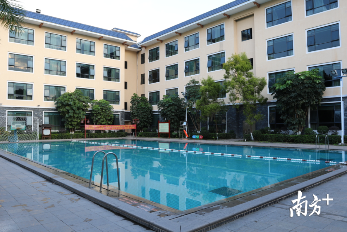 旅游区内配套游泳池。