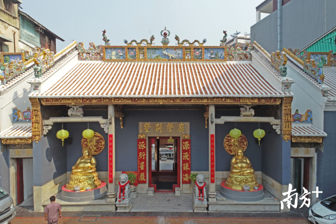 广肇会馆的大型建筑构件都来自于百多年前的珠三角。 广肇会馆的大型建筑构件都来自于百多年前的珠三角。