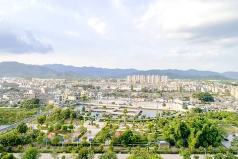 行走在牌边村的村道上，入眼皆是风景。郑楚藩  摄