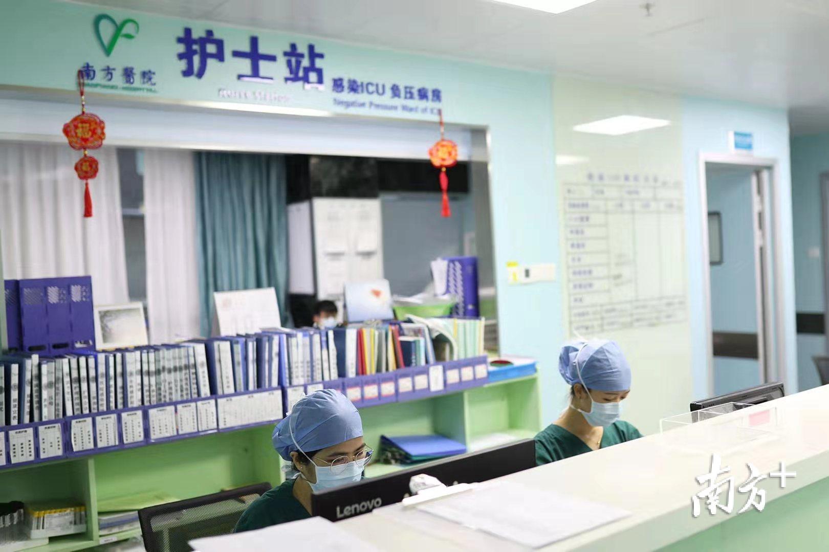 南方记者探访新型冠状病毒肺炎广州定点收治医院医护人员全副武装接诊