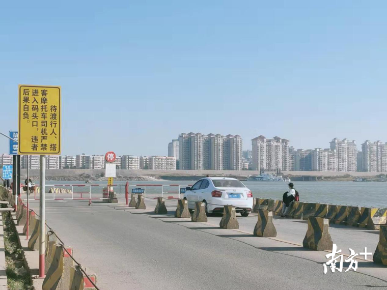 江与船。李明君供图