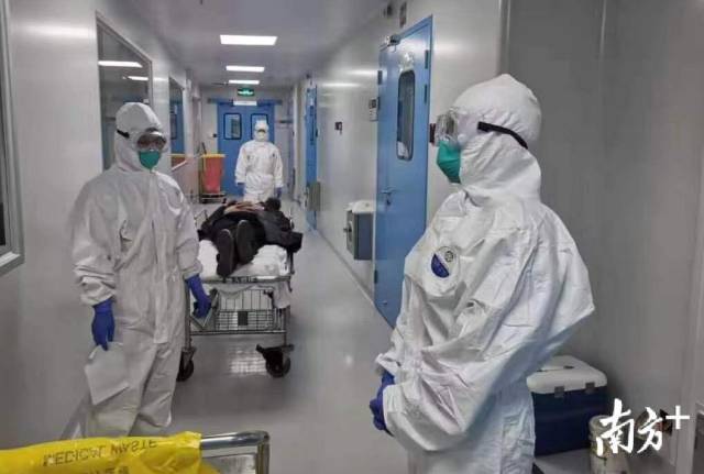 市一医院医生在防控新型冠状病毒肺炎一线工作。