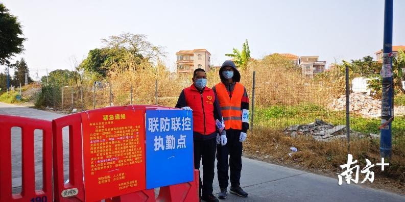 郭细康、郭洺延“父子兵”值守。卢浩能 摄