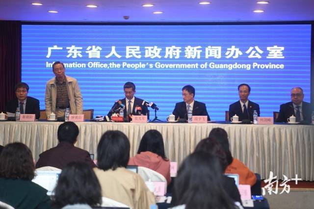1月21日下午4时，广东省政府举行了疫情首场新闻发布会。