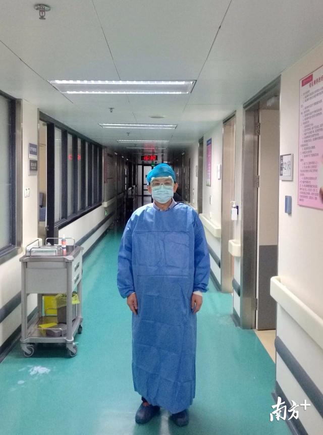 全副武装的周一平主任 全副武装的周一平主任