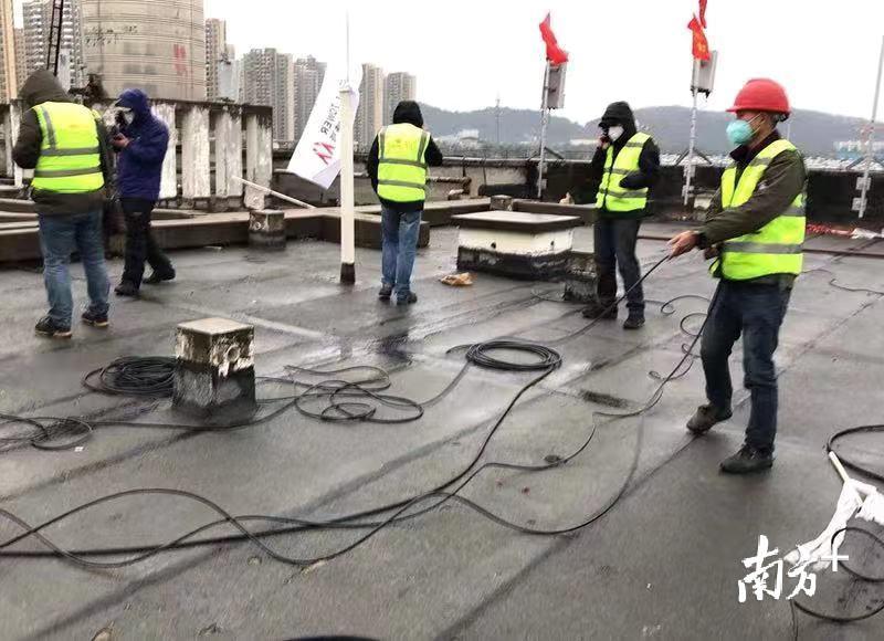 1月25日,华为支撑运营商搭建5G设备。华为公司供图 1月25日,华为支撑运营商搭建5G设备。华为公司供图