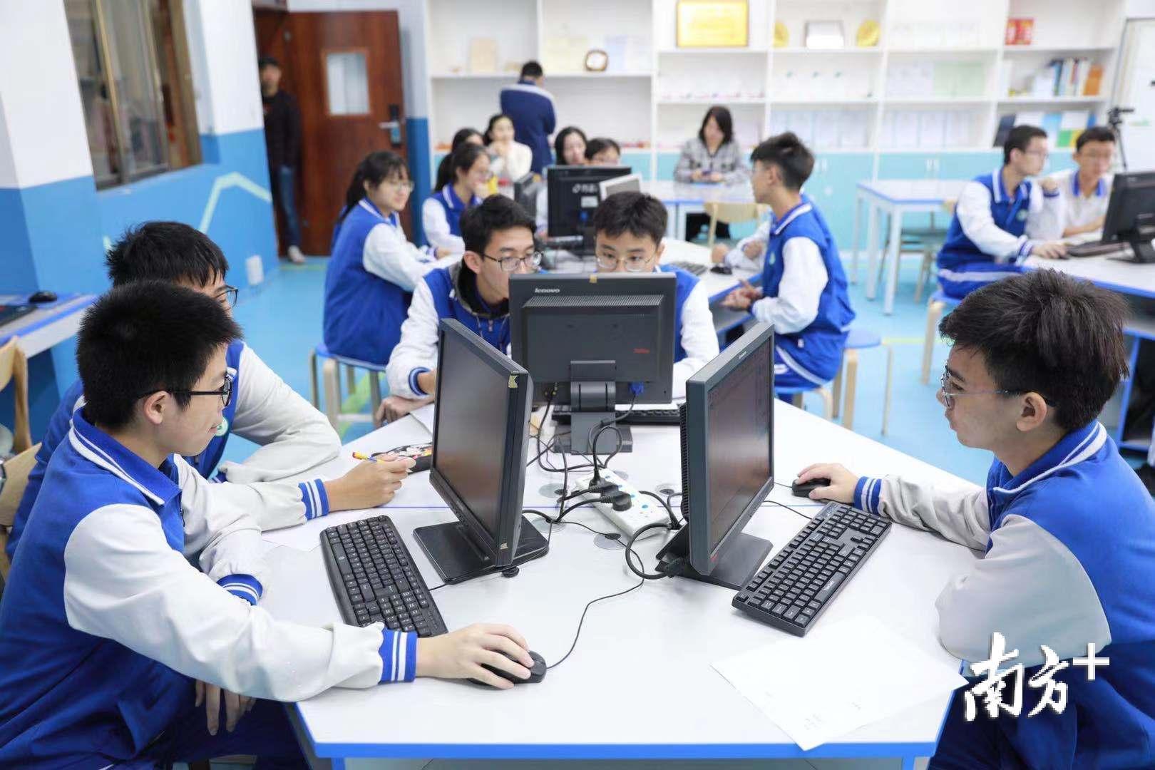 东莞中学松山湖学校课堂。资料图 孙俊杰 摄 东莞中学松山湖学校课堂。资料图 孙俊杰 摄