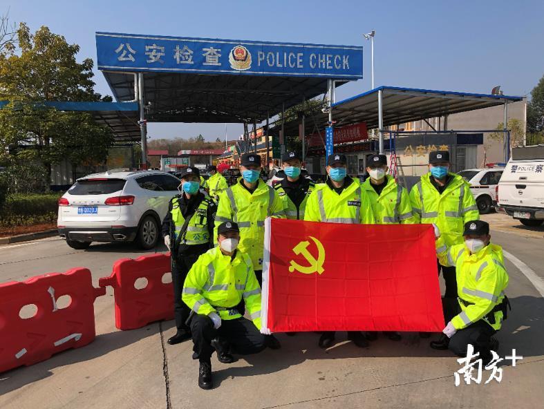 南雄市珠玑省际检疫检查站成立疫情防控临时党支部。 南雄市珠玑省际检疫检查站成立疫情防控临时党支部。