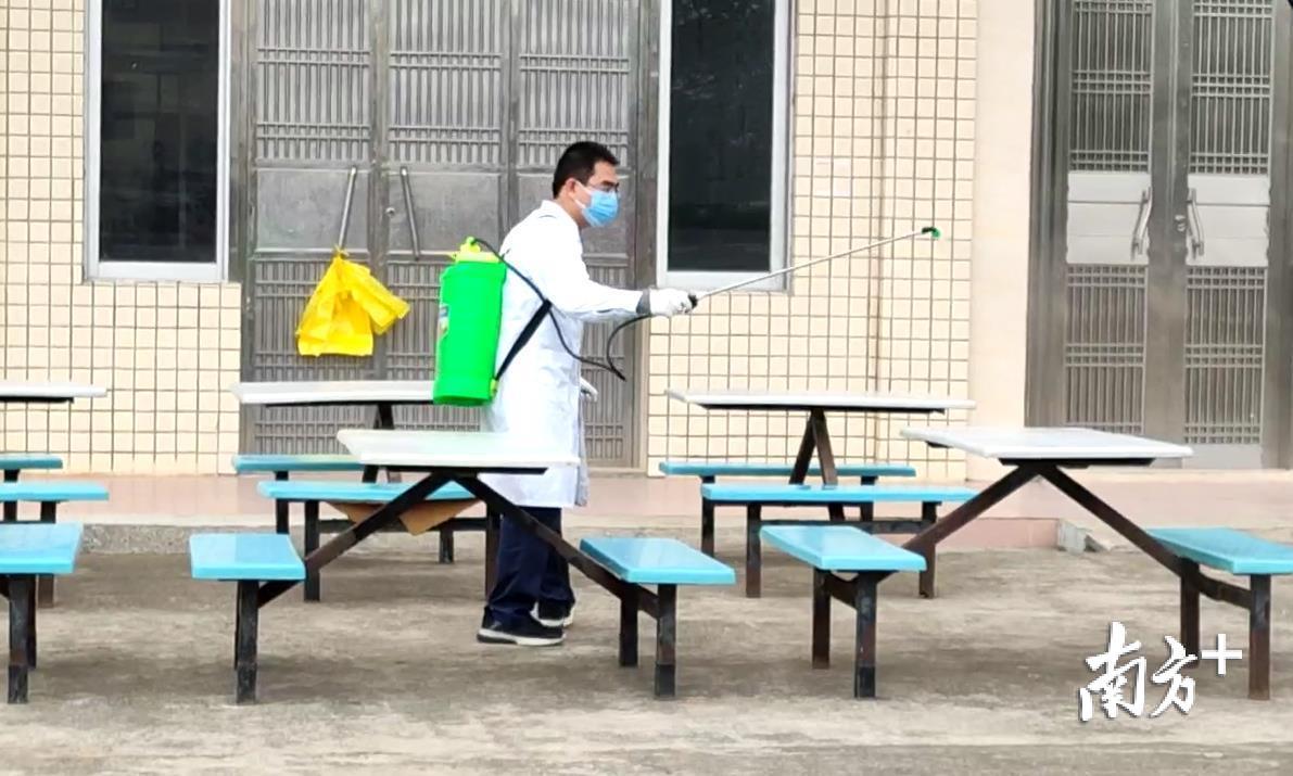 活动区内定时进行消杀。