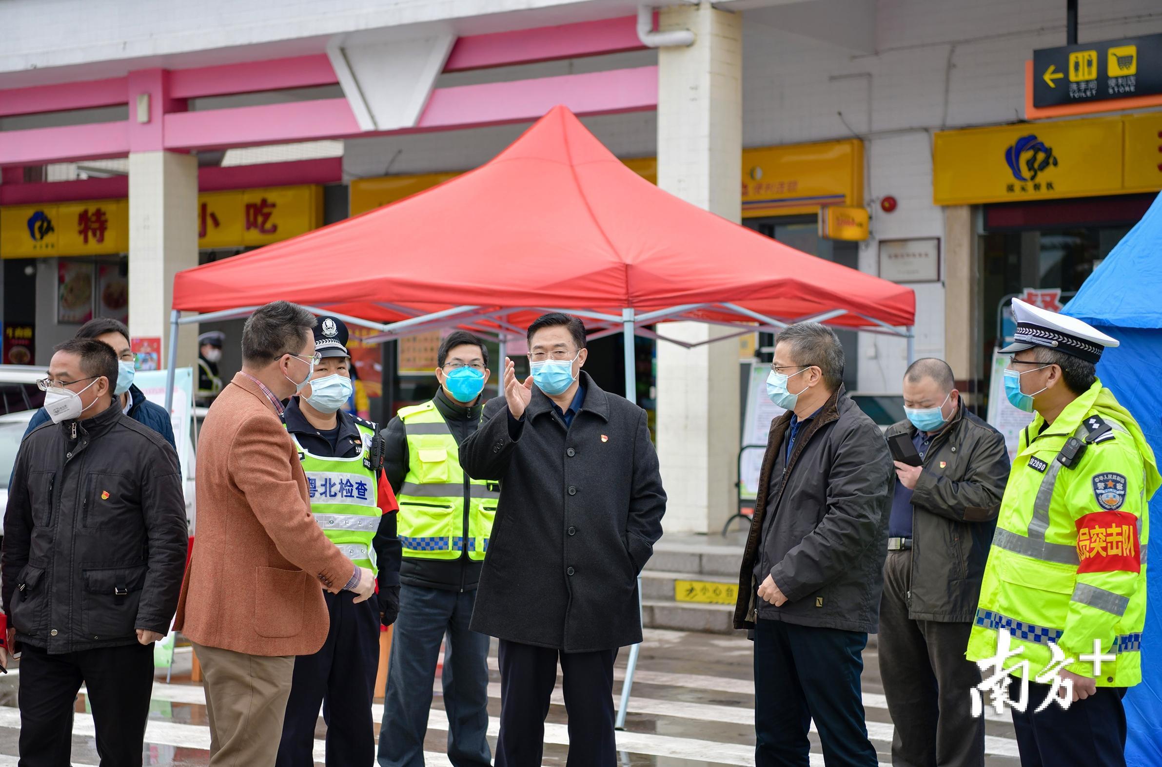 韶关市委常委,政法委书记李安平在粤北站现场部署,协调解决了加建检疫