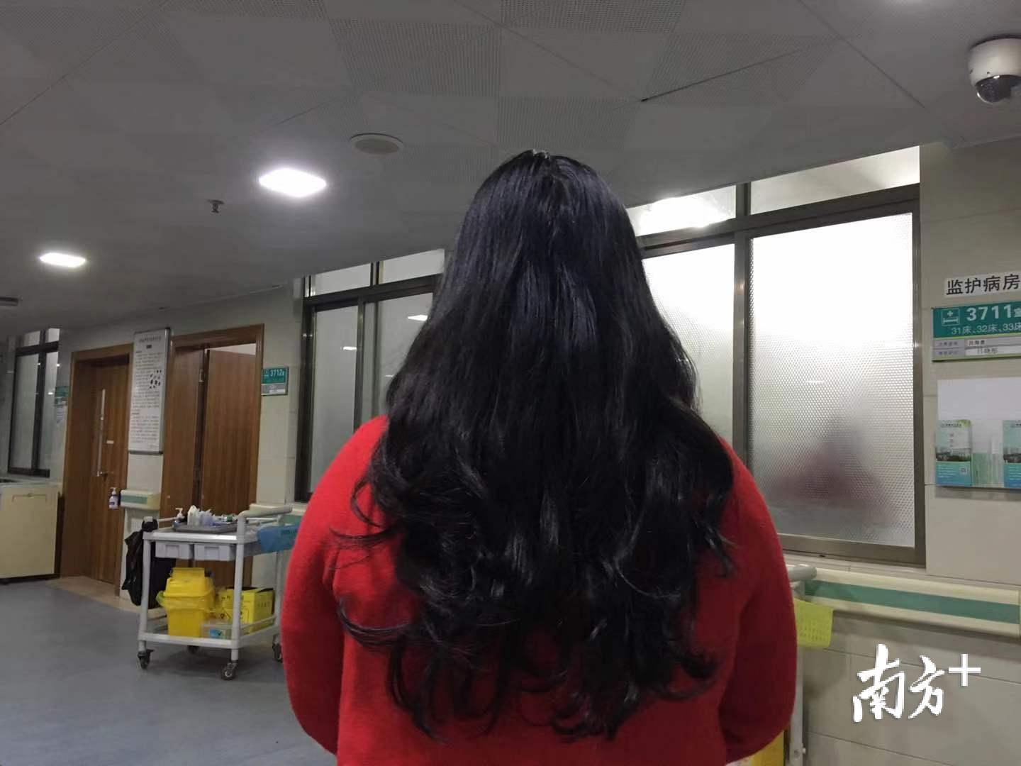 谢小丹本来有一头长发。 谢小丹本来有一头长发。