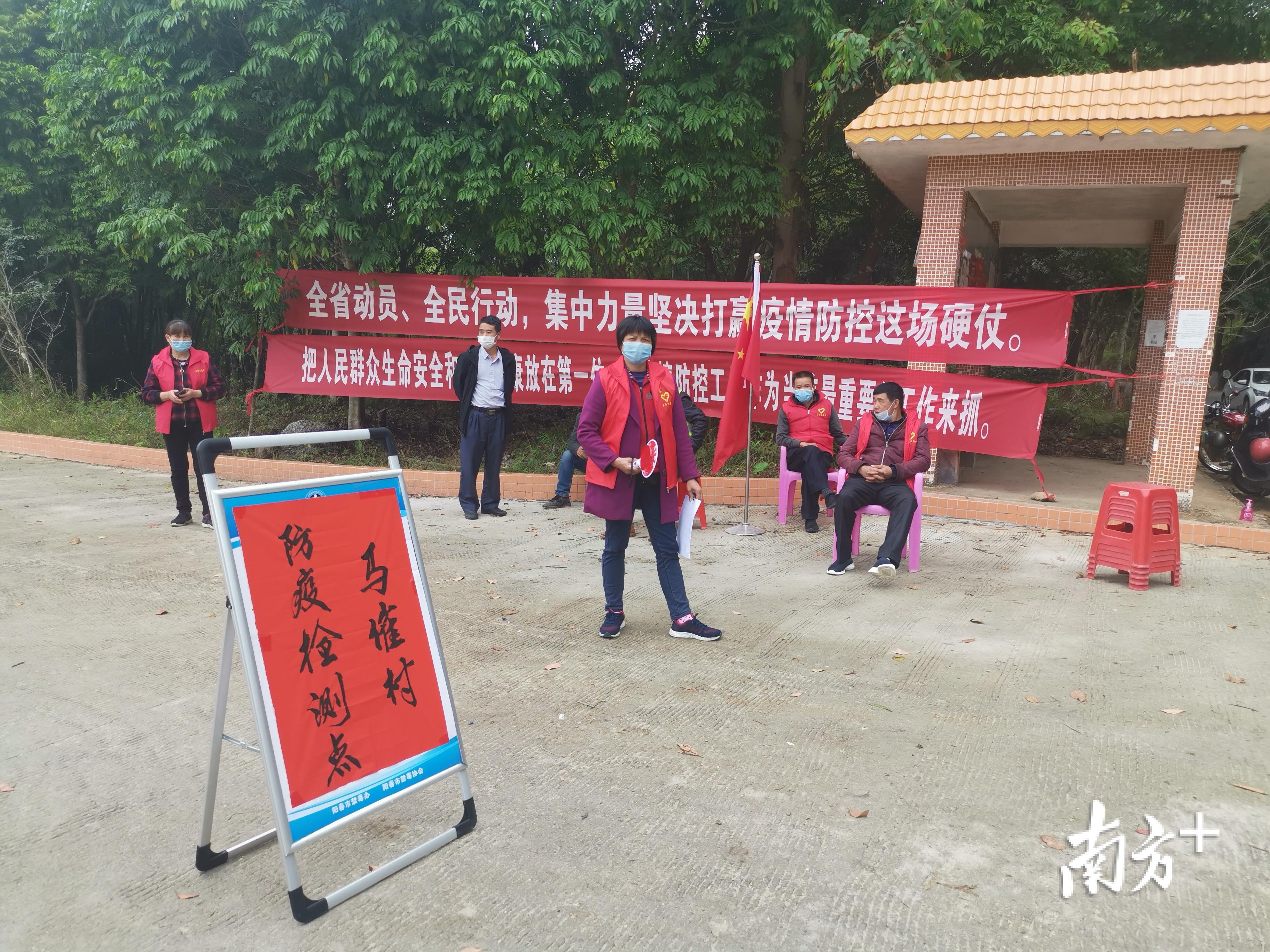 谢小丹的母亲也奋战在农村防疫一线。 谢小丹的母亲也奋战在农村防疫一线。