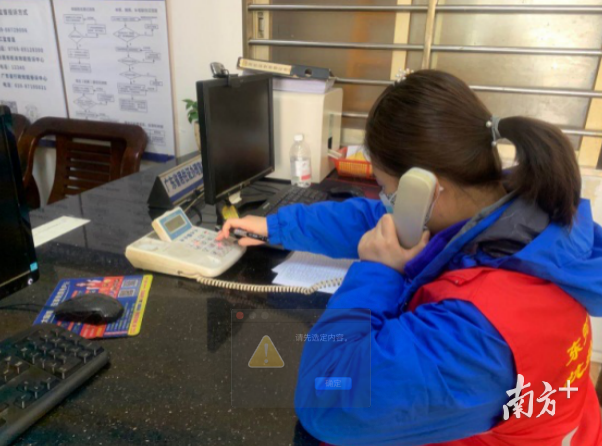 党员干部深入社区协助抗疫