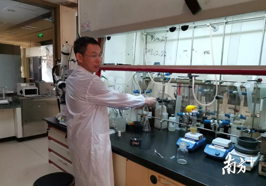 任青云平时工作照 任青云平时工作照