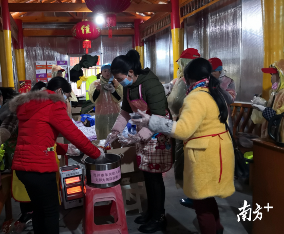 丰阳朱岗幼儿园送来热气腾腾的元宵汤圆。