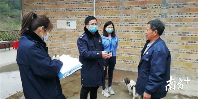 龙坪市监所到各农家乐逐一通知延后经营，做好消杀等工作。